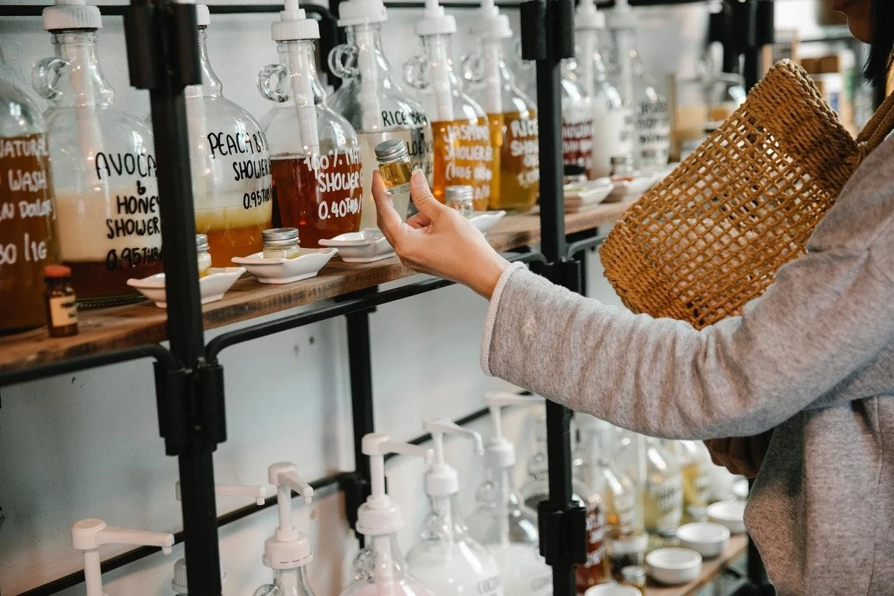 Woman in front of a shelf with beauty products