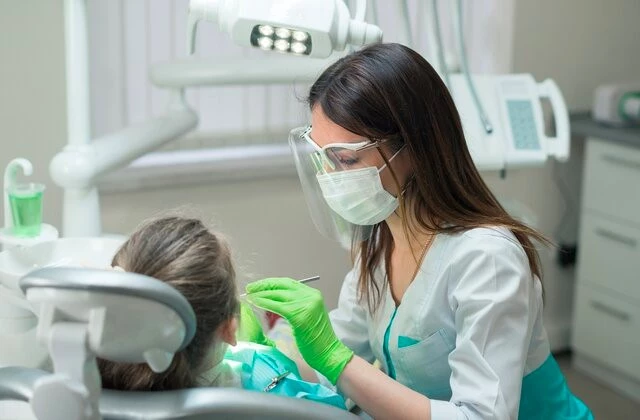 Dental hygienist